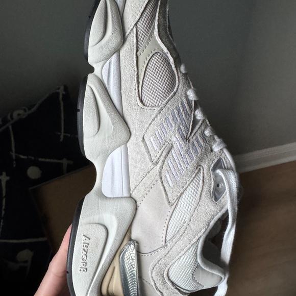New Balance 9060 Seasalt Moonbeam NIB - Picture 6 of 11
